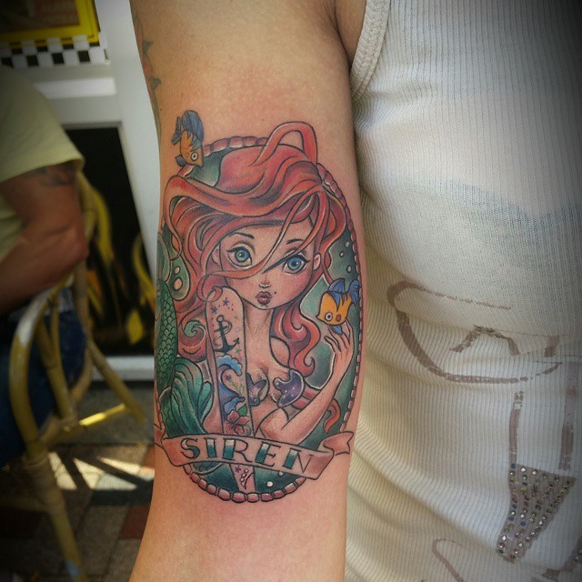 手臂可爱彩色的卡通美人鱼纹身图案