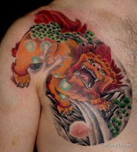胸部卡通风格彩色的亚洲唐狮纹身图案