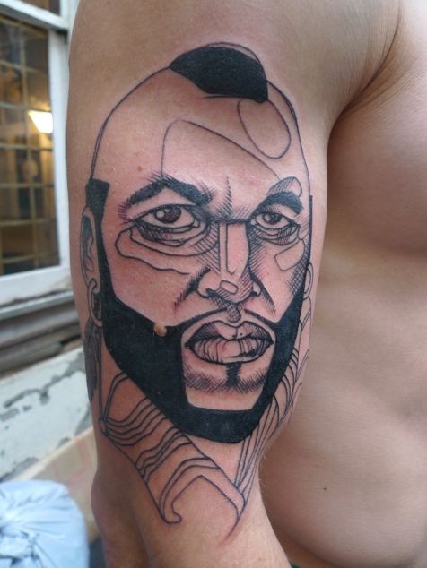 大臂素描风格黑色著名演员脸纹身图案