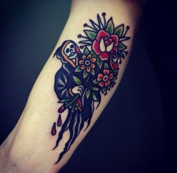 死神和花朵old school手臂纹身图案