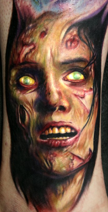 非常逼真的彩色怪物肖像手臂纹身图案