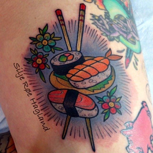 old school彩色的日本寿司与花朵纹身图案