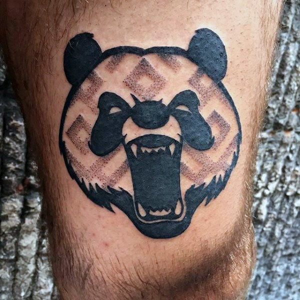 大腿华丽的黑色邪恶熊猫头纹身图案