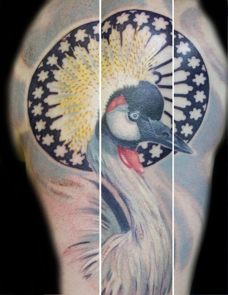 好看的彩色仙鹤与花环纹身图案