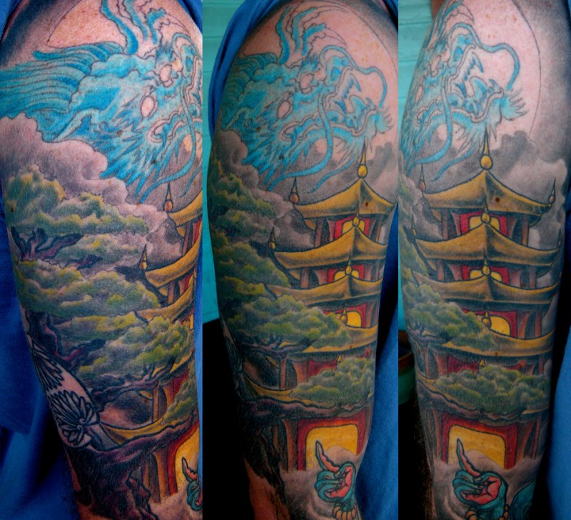 大臂亚洲风格多彩的蓝色龙纹身图案