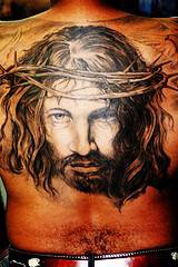 背部耶稣画像个性纹身图案