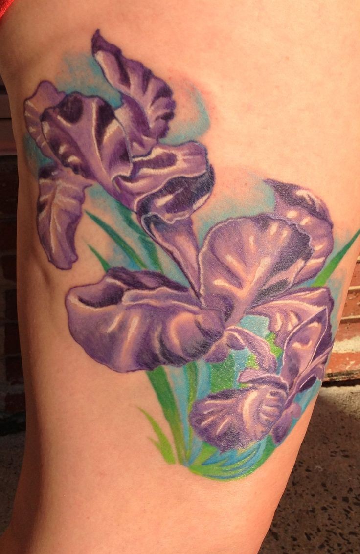 大腿非常漂亮的彩色小花朵纹身图案