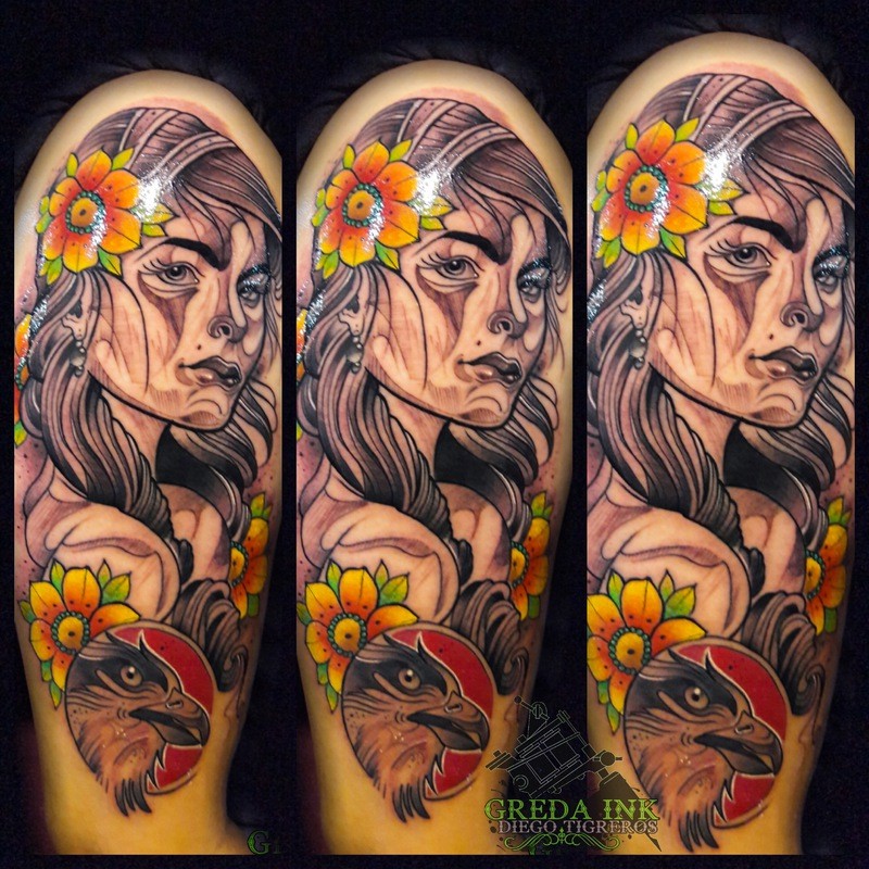 大臂新传统风格彩色妇女花朵和鸟纹身图案