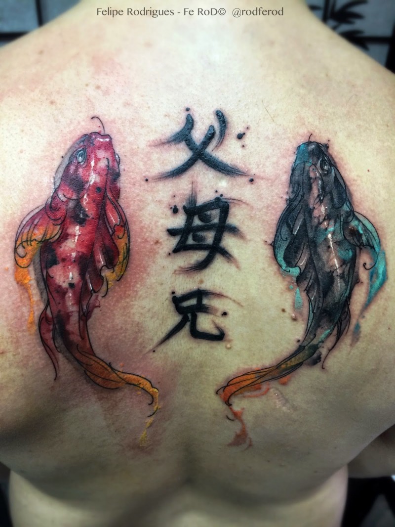 背部亚洲风格的五彩斑斓鲤鱼汉字纹身图案