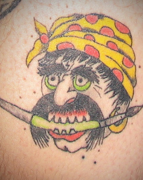 彩色的亚洲海盗头像纹身图案