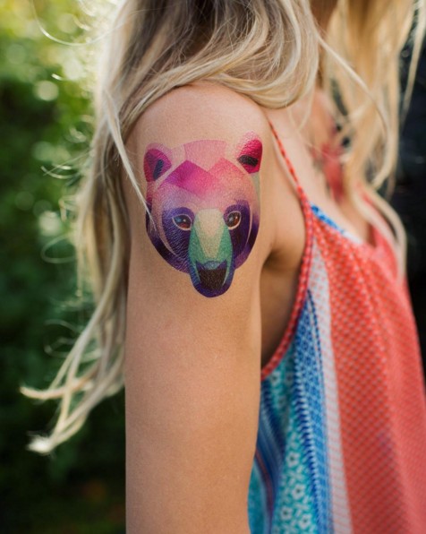 女生手臂水彩手绘熊头纹身图案