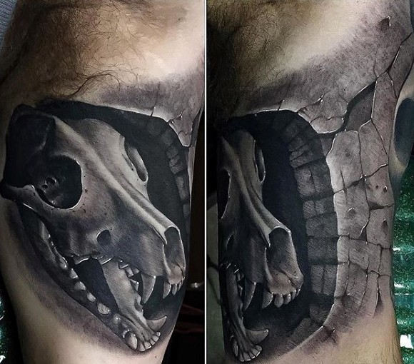 黑灰风格大臂内侧动物骷髅纹身图案