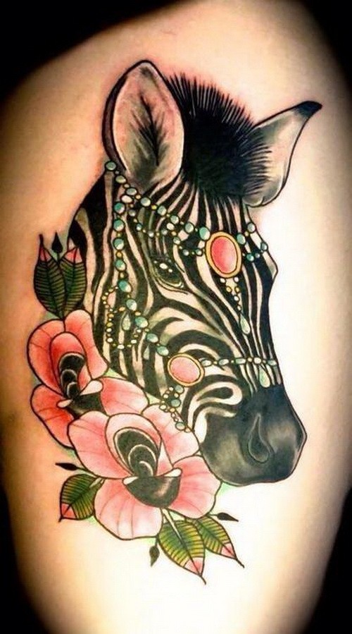 美丽多彩的斑马头与粉红色花朵纹身图案
