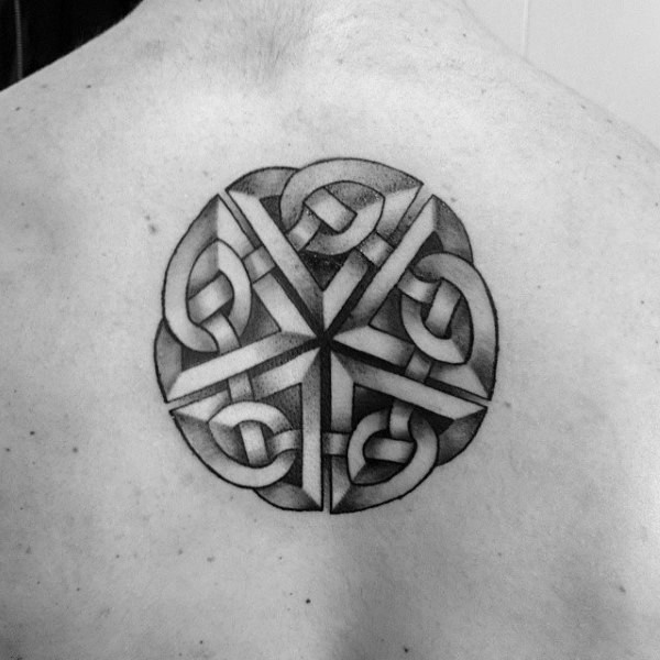 背部凯尔特结符号圆形纹身图案