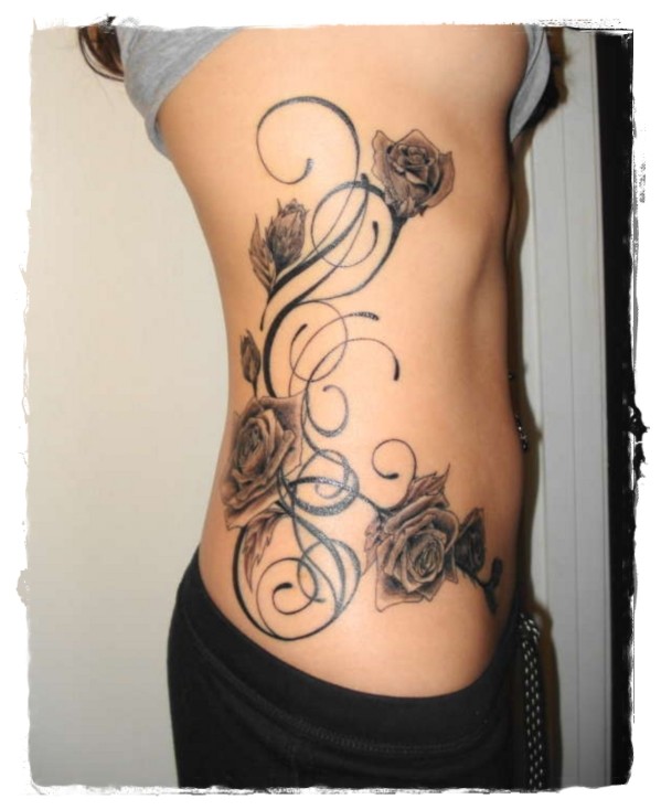 腰部黑白美丽的玫瑰藤蔓纹身图案