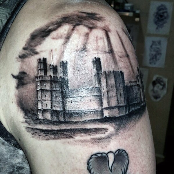 手臂惊人的黑白旧中世纪城堡纹身图案