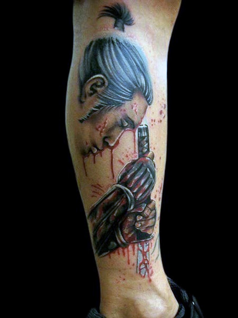小腿亚洲风格彩色血腥武士纹身图案