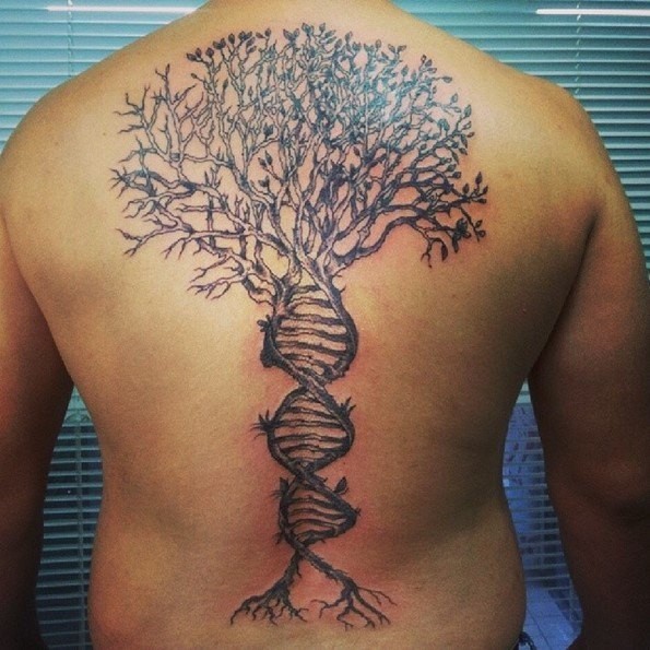 背部DNA形状的黑色孤独树纹身图案