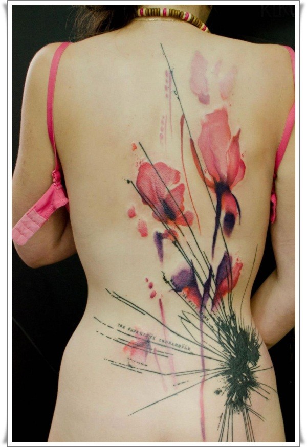 女生背部水彩风格红色花卉纹身图案