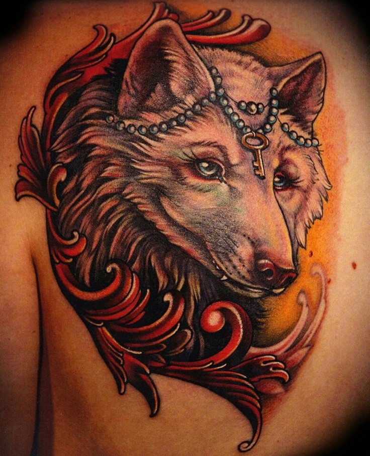背部精彩的彩色狐狸与金钥匙纹身图案