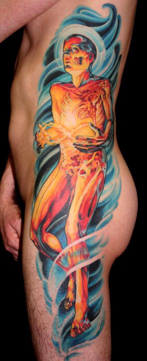 男子侧肋生物力学机械彩色纹身图案