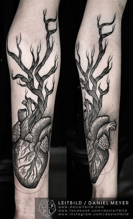 简单设计的黑白心脏连接大树纹身图案