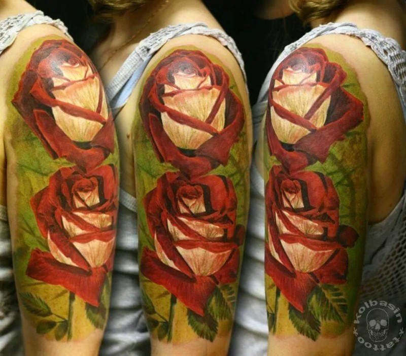 大臂写实风格彩色美丽的玫瑰纹身图案
