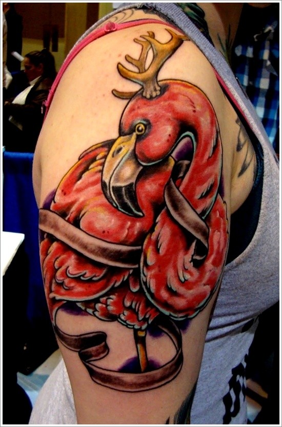 大臂红色火烈鸟与鹿角纹身图案