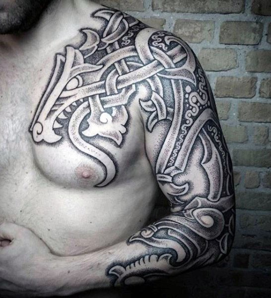 手臂和胸部个性的部落图腾龙纹身图案