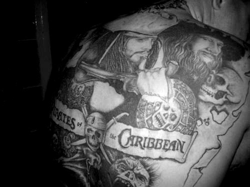 背部加勒比海盗人像纹身图案