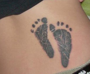 孩子的脚印纹身图案