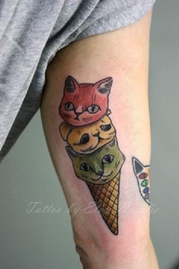 手臂可爱的猫咪头冰淇淋彩色纹身图案