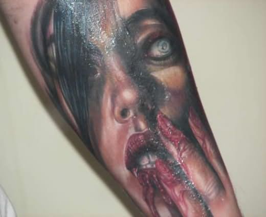 恐怖风格血腥的吸血鬼女人手臂纹身图案
