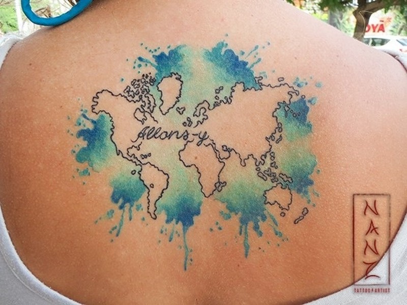 可爱的彩色世界地图背部纹身图案
