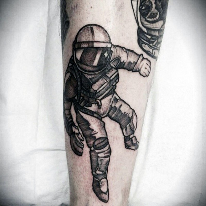 手臂黑色的宇航员个性纹身图案