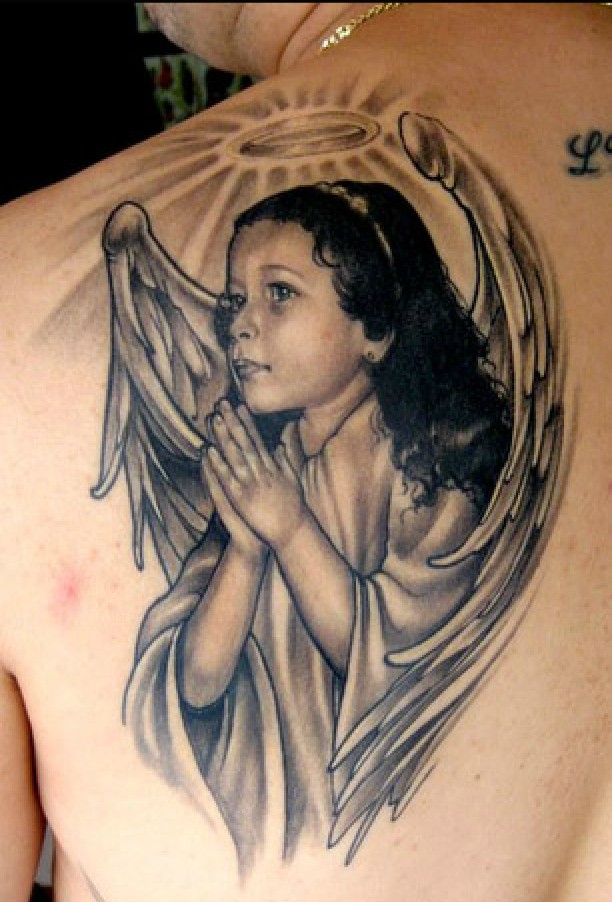 背部写实的天使女孩灵气纹身图案
