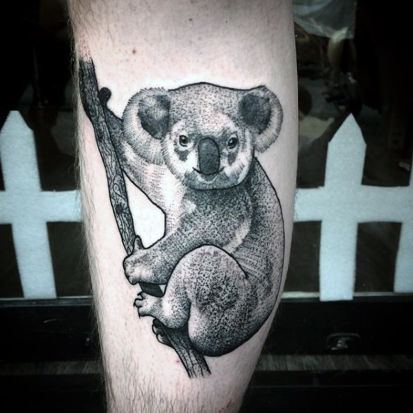 小腿雕刻风格黑色可爱的考拉熊纹身图案