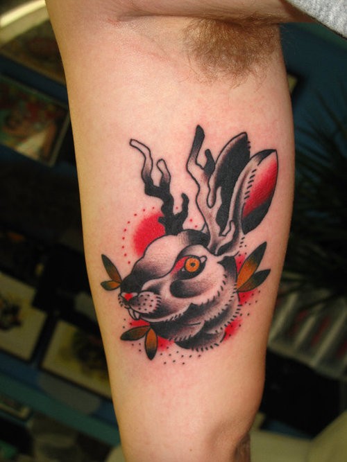 old school兔子与鹿角手臂纹身图案