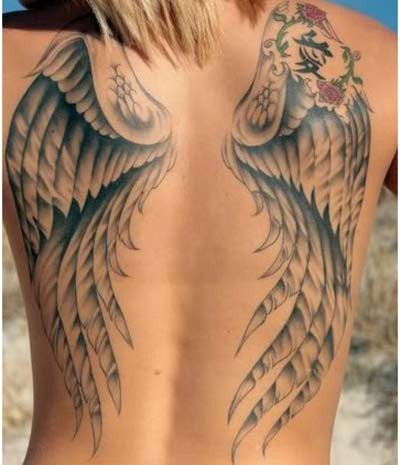 背部亚洲风格的黑白小翅膀与符号纹身图案