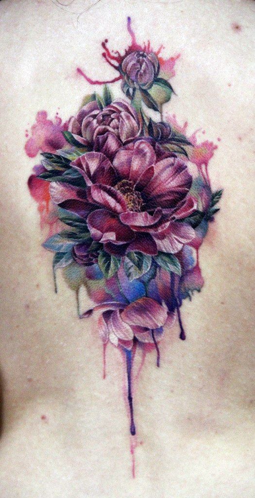 美丽的水彩花卉背部纹身图案