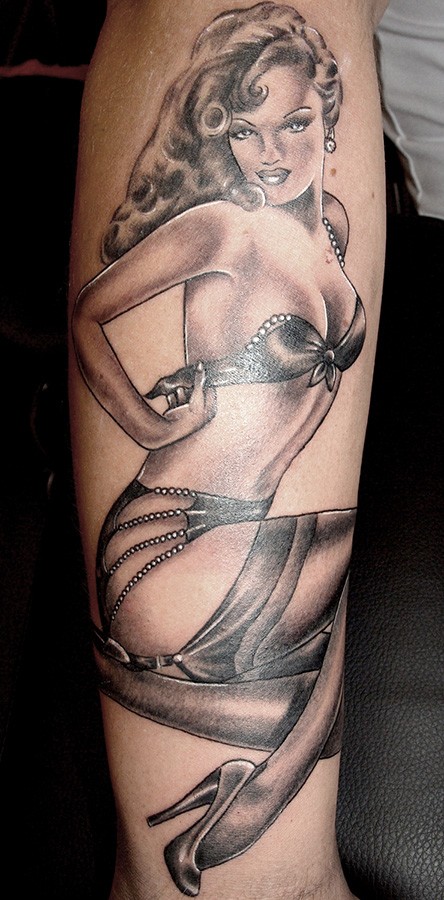 黑灰色漂亮性感的女人纹身图案