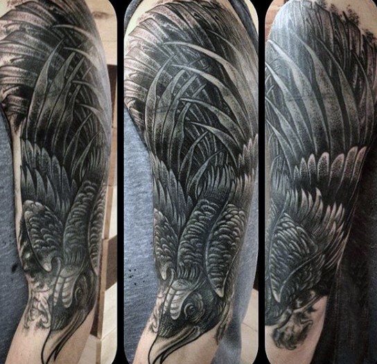 手臂黑色奇特的幻想乌鸦纹身图案