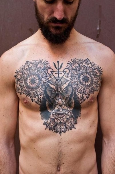 胸部点刺风格黑色各种花卉和熊纹身图案
