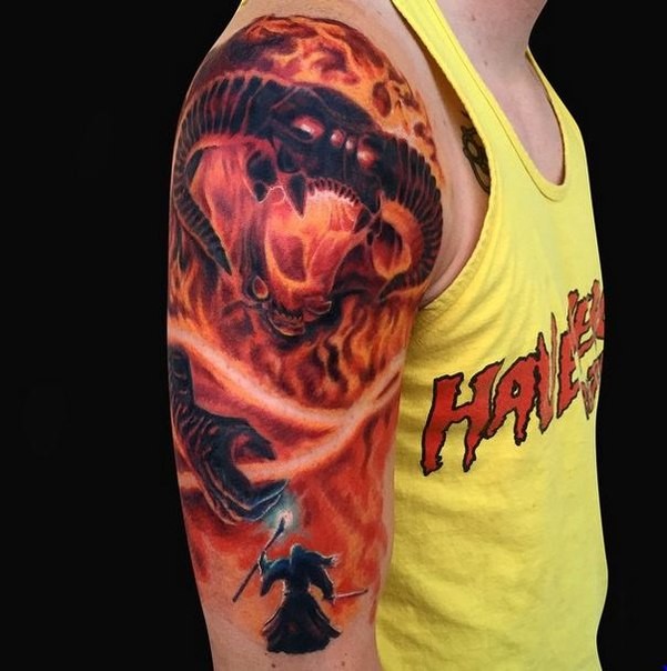 大臂彩色火焰指环恶魔与巫师纹身图案