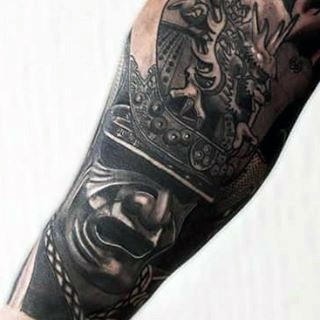 小臂黑白亚洲武士头盔纹身图案