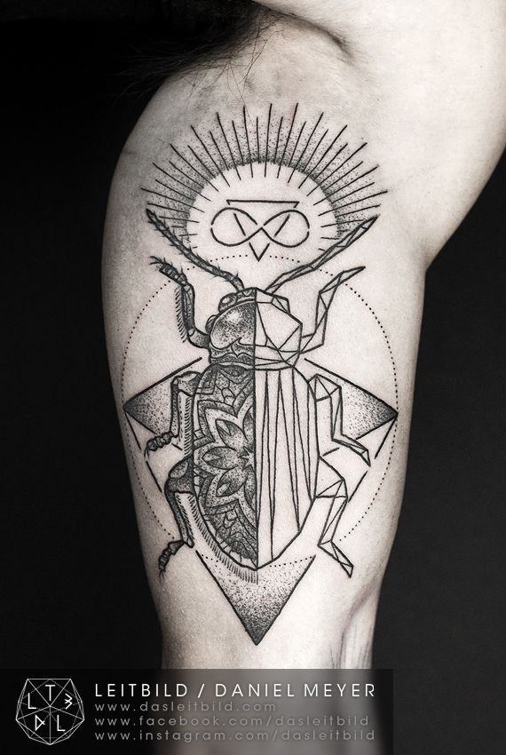 大臂点刺风格黑色昆虫和无限符号纹身图案
