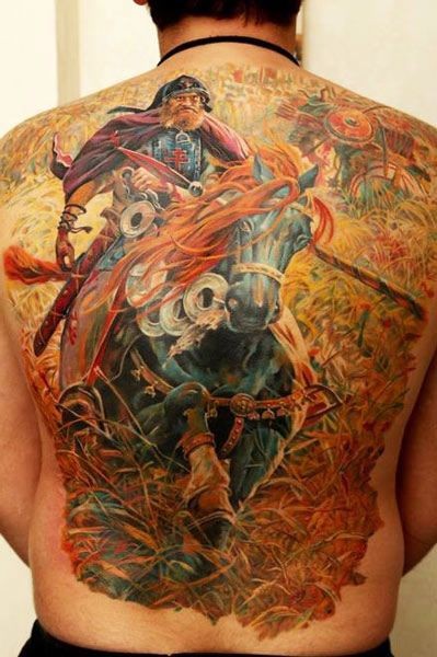背部大型的彩色战士和马草原纹身图案