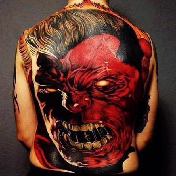 背部插画风格色邪恶的红色巨人纹身图案