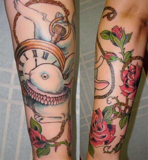 小臂彩绘兔子玫瑰和时钟纹身图案