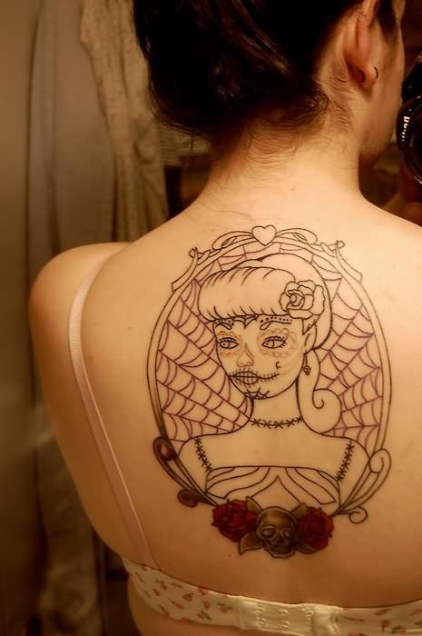背部玫瑰蜘蛛网与死亡女郎纹身图案